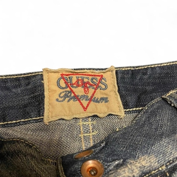 GUESS - Picture 2 of 6